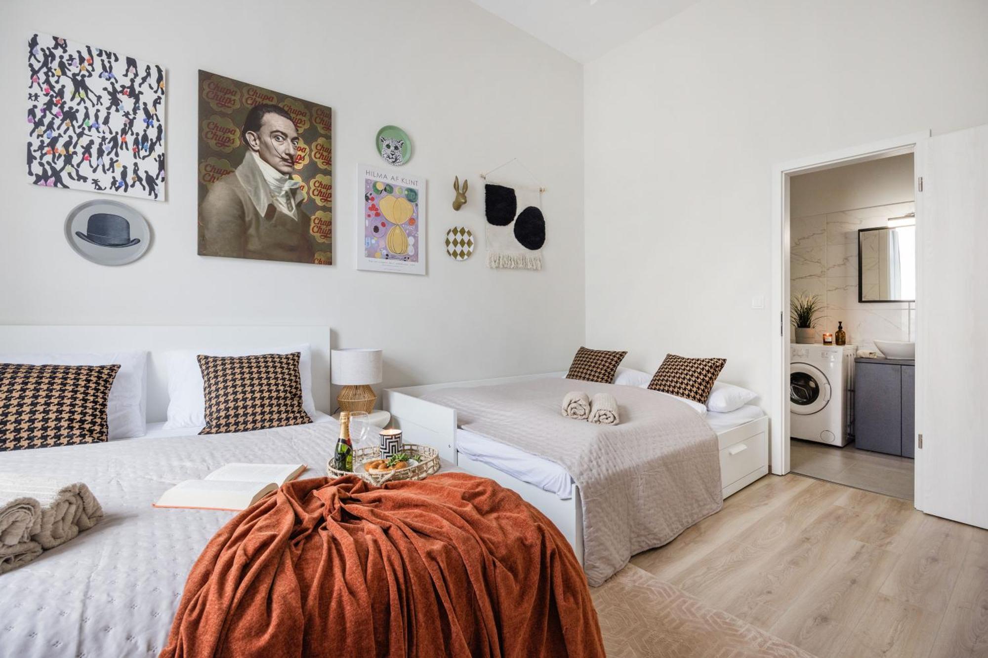 Central Budapest Oasis - Modern Charm, Timeless Comfort Exterior photo