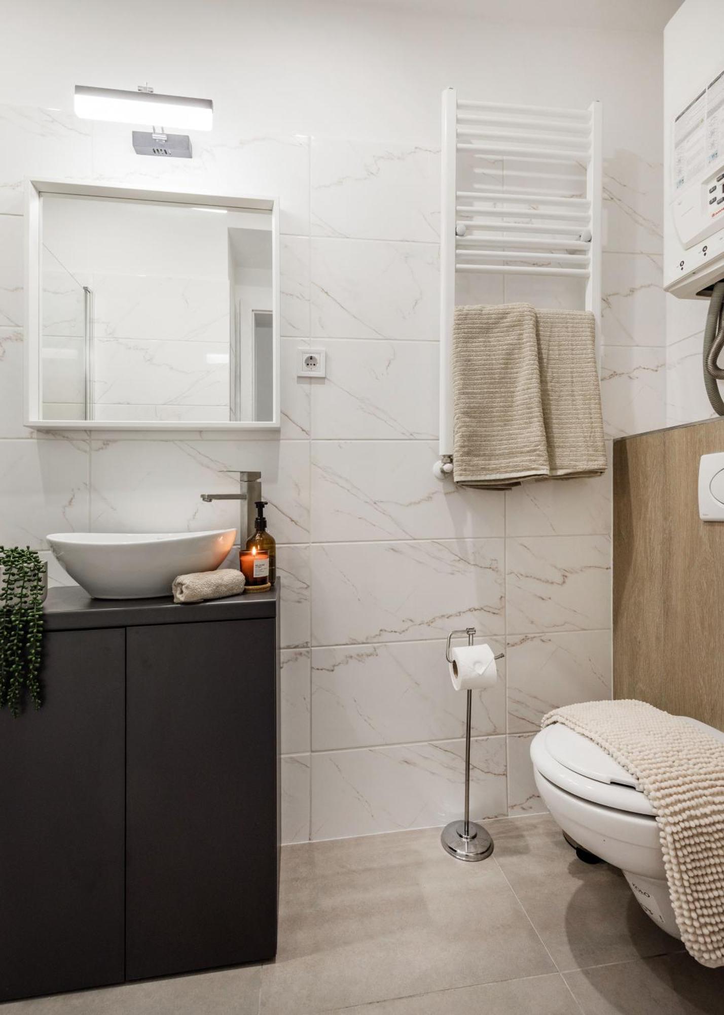 Central Budapest Oasis - Modern Charm, Timeless Comfort Exterior photo